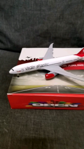 Virgin Atlantic B787 20 cm Airplane Model with Landing Gears and Display Stand Aviation Enthusiasts Collectible 8 Inches