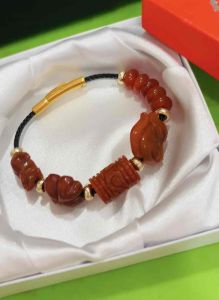 Vòng tay nữ mic 5 charm đá ngọc cẩm thạch huyết thiên nhiên phong thuỷ tài lộc may mắn mệnh Thổ-Hoả