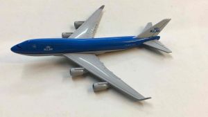 FLS KLM B747 Diecast Metal Airplane with Stand for Display Collection Travel Souvenirs Collectible Item Diecast Vehicles Home Office Decor Table Desktop Decoration Boys Girls Gift Items Give Aways Vintage Miniature Plane Models Aircraft