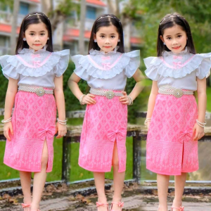 ชุดเซ็ตผ้าไทย เสื้อผ้าโฟร์เวย์ระบายลูกไม้แต่งโบว์ริบบิ้น กระโปรงเอวสม๊อคผ้าฝ้าย