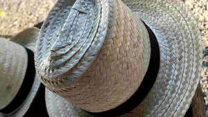 หมวกสาน งานละเอียด สวยงามคุณภาพดี หมวกคลาสสิค ยอดนิยม หมวกสานปีกเล็กกว้าง 2.5-3 นิ้ว หมวกผู้ชาย หมวกกันแดด หมวกไปทะเล หมวกกันแดด