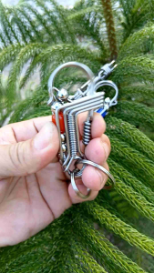 EDC Famous Bird Keyholder Keychain: Synthetic Resin Red Barrel Bead Handmade Art Stainless Steel