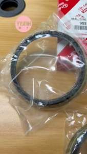 FRONT WHEEL BEARING OIL SEAL IN/OUT 90312-T0001/90316-T0002 /O RING 90301-T0017 FOR TOYOTA HILUX VIGO REVO