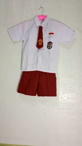 Seragam super lengkap Sekolah Dasar ( SD) kemeja pendek putih dan celana pendek merah untuk  anak kelas 1 s/d 6 sekolah dasar. nyaman dikenakan untuk anak sekolah