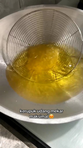 Kerupuk Udang Mentah 1Kg Ukuran Besar Kualitas SUPER Gurih Mekar Dan Renyah