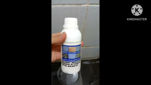 Cairan pembersih lantai.kolam acian semen yang berlumut