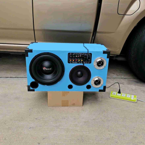 ลำโพงบลูทูธ 3 ทาง ดอกเบส 10 นิ้ว (1ดอก) ดอกกลาง 6.5 นิ้ว(1ดอก) ดอกแหลม 4 นิ้ว (2ดอก) สีแดง สวยงาม เสียงเบสนุ่มๆ เพราะๆ