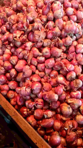 bawang merah fresh 1 kg / bawang merah asli fresh + kardus