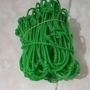 Jaring Tali Pengaman Taman/Basahan Lapangan 1Mx2M Warna Hijau dengan Lusinan 10cm dan Tali 3mm