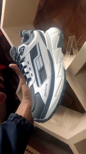 Sepatu Sneakers Dewasa: Desain Modern & Nyaman