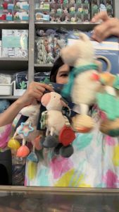 ของเล่นห้อยรถเข็น เขย่ามีเสียง มียางกัด มีเสียงก่อบแก่บ Link&Love Itzy Ritzy