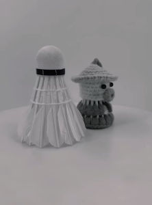 Móc khóa cầu lông vịt chu mỏ dễ thương đan len – Phụ kiện đáng yêu cho fan cầu lông.