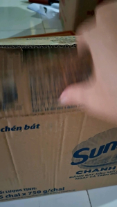 nước rữa chén sunliy chai  750ml hương chanh đậm đặc hương thơm dịu mát với  sức mạnh từ chanh rữa sạch bóng mọi vết bẩn mở dầu trên chén đĩa