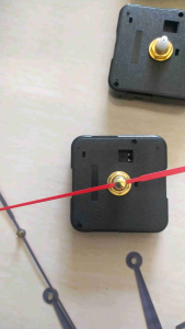 Mesin Jam Dinding Sweep Senyap QUARTZ