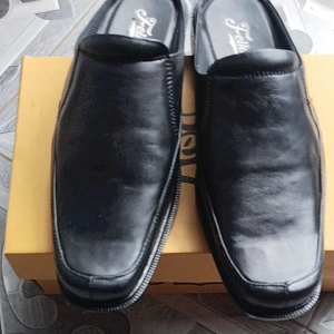 SANDAL LAKI-LAKI BUSTONG POLOS KULIT