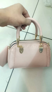 Tas selempang wanita terbaru model trend/kekinian/produk terbaru