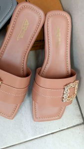 sandal wanita terbaru//sandal cantik elegan//sandal teplek kekinian//sendal cewek hits // sandal trendy nyaman dan awet//AR-blink