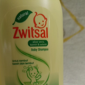 Zwitsal Baby Shampoo Natural Aloe Vera Kemiri & Seledri 300 ml Sampoo bayi Lidah Buaya