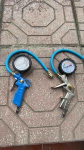 Đầu Vòi Bơm Ô Tô - Xe Máy Đồng Hồ Đo Áp Suất Lốp Xe ( Có Dầu )