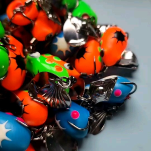 กบยางลูกอ๊อด2.8เซนติเมตรหนัก5กรัมเบ็ดเบอร์#2คละสีไปให้นะคะ