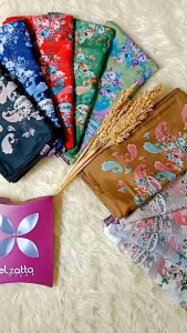 ELZATTA KAILA RUMAISSYA KAILA CLASSIC PAISLEY KERUDUNG HIJAB JILBAB SEGIEMPAT HIJAB SEGI EMPAT MOTIF TERBARU KERUDUNG ELZATTA MOTIF ELZATTA