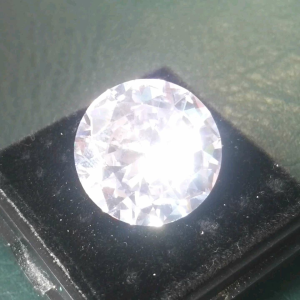 BIG DIAMOND SERIES Batu Permata Berlian Harta Nusantara Bentuk Round Brilliant Siap Naik Ring Signature Collection