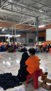 เสื้อปุ๋ย เสื้อทำงาน เซ็ต 12 ตัว (คอกลม) เสื้อแขนยาว เสื้อคนงาน - คอปก ผู้ชาย ผู้หญิง Clothing งานฟรีไซร์ อก42 นิ้ว ยืดได้ถึง 44นิ้ว เทียบเท่า XL ยาว 29