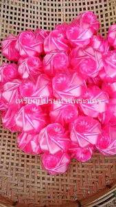 เหรียญโปรยทานดอกกุหลาบแย้มสีชมพูหวาน 20 ชิ้น (งานตัวเปล่า) ลูกค้าสามารถใส่เหรียญเองได้ 20 ชิ้น (งานตัวเปล่า) ของเหรียญในระดับ 30 บาท