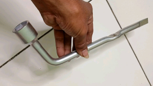 KUNCI RODA 21MM metema Original INNOVA/FORTUNER