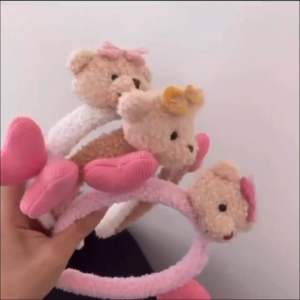 READY STOCK(K22)Korea Fashion Cute Bear With Love Plush Hairband/ Headband/ Children’s Hair Accessories 网红熊爱心发箍发饰 lo