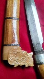 MODEL SASAK GOLOK PERKEBUNAN TAJAM TEMPA BAKAR SEPUH BAHAN PER DELMAN GAGANG KAYU CENDRANA HALUS TIDAK BERGELOMBANG