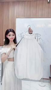 Đầm Cổ Yếm Phối Bèo Chất Liệu Tơ Hàn Dáng Xuông Xoè Phồng Tặng Kèm Quần Trong