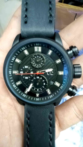 DGc Jam Tangan Cowok Chrono Aktif tali kulit\\n\\nJam tangan adalah salah satu aksesori pria yang tidak hanya berfungsi sebagai penunjuk waktu, tetapi juga sebagai pemanis penampilan. Salah satu jenis jam tangan yang populer adalah Jam Tangan Cowok Chrono Aktif dengan desain stylish dan tali kulit. Dalam artikel ini, kita akan membahas tentang fungsi, keunggulan, dan cara merawat jam tangan tersebut.\\n\\n Apa Itu Jam Tangan Cowok Chrono Aktif?\\n\\nJam Tangan Cowok Chrono Aktif adalah jam tangan yang dilengkapi dengan fitur chronograph, yaitu stopwatch yang dapat mengukur durasi waktu. Fitur ini sangat berguna bagi pria yang sering melakukan aktivitas outdoor, seperti olahraga atau petualangan.\\n\\n Fungsi Jam Tangan Cowok Chrono Aktif\\n\\nSelain sebagai penunjuk waktu, Jam Tangan Cowok Chrono Aktif memiliki fungsi tambahan seperti stopwatch, alarm, dan timer. Hal ini menjadikan jam tangan ini sangat multifungsi dan cocok digunakan dalam berbagai situasi.\\n\\n Keunggulan Jam Tangan Cowok Chrono Aktif\\n\\nKeunggulan Jam Tangan Cowok Chrono Aktif terletak pada desainnya yang stylish dan elegan. Selain itu, jam tangan ini juga dilengkapi dengan tali kulit yang nyaman dipakai dan tahan lama.\\n\\n Kelebihan Jam Tangan Desain Stylish\\n\\nJam tangan desain stylish bukan hanya fokus pada fungsi, tetapi juga pada penampilan. Desain stylish membuat jam tangan menjadi lebih menarik dan dapat menambah nilai estetika penampilan.\\n\\n Bagaimana Memilih Desain Jam Tangan yang Cocok?\\n\\nUntuk memilih desain jam tangan yang cocok, Anda perlu mempertimbangkan beberapa hal seperti gaya, ukuran, dan bahan. Pilihlah jam tangan yang sesuai dengan gaya dan selera Anda, serta nyaman dipakai.\\n\\n Mengapa Pria Harus Memiliki Jam Tangan Desain Stylish?\\n\\nJam tangan desain stylish dapat menambah nilai estetika penampilan pria. Selain itu, jam tangan ini juga dapat menjadi simbol status sosial dan profesionalisme.\\n\\n Jam Tangan untuk Aktivitas Outdoor\\n\\nJam tangan outdoor adalah jenis jam tangan yang dirancang khusus untuk aktivitas di luar ruangan. Jam tangan ini biasanya dilengkapi dengan fitur-fitur tambahan seperti tahan air dan tahan guncangan.\\n\\n Bagaimana Memilih Jam Tangan yang Tahan Air & Tahan Guncangan?\\n\\nUntuk memilih jam tangan yang tahan air dan tahan guncangan, Anda perlu memperhatikan spesifikasi jam tangan tersebut. Pastikan jam tangan memiliki ketahanan air dan guncangan yang sesuai dengan kebutuhan Anda.\\n\\n Mengapa Jam Tangan Outdoor Penting untuk Aktivitas Luar Ruangan?\\n\\nJam tangan outdoor sangat penting bagi pria yang sering melakukan aktivitas outdoor karena dapat membantu mereka mengukur waktu dan durasi aktivitas. Selain itu, jam tangan outdoor juga tahan terhadap cuaca ekstrem dan guncangan.\\n\\n Bagaimana Merawat Jam Tangan Tali Kulit?\\n\\nMerawat jam tangan tali kulit memerlukan perhatian khusus agar tali kulit tetap awet dan tahan lama.\\n\\n Tips Merawat Jam Tangan Tali Kulit\\n\\nBerikut adalah beberapa tips merawat jam tangan tali kulit:\\n\\n- Jangan memakai jam tangan saat mandi atau berenang\\n- Jaga agar jam tangan tetap kering\\n- Gunakan pelembab khusus tali kulit secara rutin\\n\\n Bagaimana Membersihkan Jam Tangan Tali Kulit?\\n\\nUntuk membersihkan jam tangan tali kulit, Anda dapat menggunakan kain lembut yang basah dan sabun ringan. Setelah membersihkan, keringkan jam tangan dengan kain bersih.\\n\\nDengan memahami fungsi, keunggulan, dan cara merawat Jam Tangan Cowok Chrono Aktif, Anda dapat memilih jam tangan yang tepat dan menjaga jam tangan tersebut agar tetap awet dan tahan lama. Selamat mencoba!\"