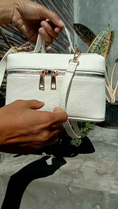 LAQUITAstore24  // YUMNA BAG SLING BAG HANDLE BAG SHOULDER BAG Tas Wanita Selempang Tas Viral Tas Wanita Kekinian bahan kulit jeruk Tas Premium Tas Selempang