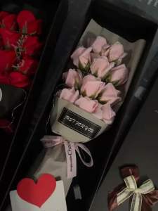 พร้อมส่งในไทย ช่อกุหลาบ 11 ดอก ช่อดอกไม้วาเลนไทน์ มีกล่อง+ไฟ