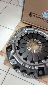KOPLING SET FUEL SET MITSUBISHI CANTER PS125 ORIGINAL 1SET\\n\\n Spesifikasi Komponen Kendaraan\\n\\nKomponen kendaraan Mitsubishi Canter memiliki spesifikasi yang unggul dan dirancang secara khusus untuk meningkatkan performa kendaraan. Dalam artikel ini, kita akan membahas spesifikasi komponen kendaraan, termasuk komponen mesin Mitsubishi Canter dan aksesoris kendaraan Mitsubishi Canter.\\n\\n Komponen Mesin Mitsubishi Canter\\n\\nKomponen mesin Mitsubishi Canter merupakan bagian penting dari kendaraan ini. Dengan spesifikasi yang tepat, komponen mesin akan berfungsi secara optimal, sehingga menghasilkan performa yang baik. Beberapa komponen mesin Mitsubishi Canter yang perlu diperhatikan antara lain:\\n\\n- **Mesin**: Mitsubishi Canter menggunakan mesin diesel yang kuat dan efisien, dengan kapasitas 4D32 dan 4D56.\\n- **Transmisi**: Transmisi manual atau otomatis tersedia pada Mitsubishi Canter, tergantung pada versi kendaraan.\\n- **Suspensi**: Suspensi kendaraan dirancang untuk menjamin kenyamanan dan stabilitas kendaraan, baik dalam kondisi jalan rata maupun tidak rata.\\n\\n Aksesoris Kendaraan Mitsubishi Canter\\n\\nAksesoris kendaraan Mitsubishi Canter juga berperan penting dalam meningkatkan kenyamanan dan kemudahan penggunaan kendaraan. Beberapa aksesoris yang dapat dipertimbangkan antara lain:\\n\\n- **Sistem audio**: Pemasangan sistem audio berkualitas dapat meningkatkan kenyamanan selama perjalanan.\\n- **Kaca film**: Pemasangan kaca film dapat melindungi penumpang dari paparan sinar UV dan memberikan privasi tambahan.\\n- **Penutup kap mesin**: Penutup kap mesin dapat melindungi komponen mesin dari debu dan kerusakan.\\n\\n Mengenal Suku Cadang Original Mitsubishi Canter\\n\\nSuku cadang original Mitsubishi Canter merupakan bagian penting dalam perawatan dan pemeliharaan kendaraan. Dalam artikel ini, kita akan membahas kualitas dan keunggulan suku cadang original serta manfaat penggunaannya.\\n\\n Kualitas dan Keunggulan Suku Cadang Original\\n\\nSuku cadang original Mitsubishi Canter dirancang dan diproduksi oleh pabrikan kendaraan untuk memastikan kualitas dan keunggulan. Beberapa keunggulan suku cadang original antara lain:\\n\\n- **Kualitas material**: Suku cadang original menggunakan material berkualitas tinggi, yang dirancang untuk menjamin ketahanan dan daya tahan dalam jangka waktu yang lama.\\n- **Desain dan dimensi**: Suku cadang original dirancang dengan presisi, sehingga sesuai dengan spesifikasi kendaraan dan memastikan pasangan yang sempurna.\\n- **Performa**: Suku cadang original dirancang untuk memastikan performa optimal kendaraan, baik dalam hal efisiensi bahan bakar maupun kecepatan.\\n\\n Manfaat Penggunaan Suku Cadang Original\\n\\nPenggunaan suku cadang original Mitsubishi Canter memiliki beberapa manfaat, antara lain:\\n\\n- **Ketahanan**: Suku cadang original dirancang untuk menjamin ketahanan dalam jangka waktu yang lama, sehingga mengurangi risiko kerusakan dan biaya perbaikan.\\n- **Keamanan**: Suku cadang original dirancang dengan pertimbangan keamanan, sehingga memastikan kenyamanan dan keamanan penumpang.\\n- **Garansi**: Penggunaan suku cadang original biasanya dilengkapi dengan garansi, yang memberikan perlindungan tambahan bagi pemilik kendaraan.\\n\\n Langkah-langkah Pemasangan KOPLING SET FUEL SET MITSUBISHI CANTER PS125 ORIGINAL 1SET\\n\\nKOPLING SET FUEL SET MITSUBISHI CANTER PS125 ORIGINAL 1SET merupakan komponen penting dalam sistem transmisi kendaraan. Dalam artikel ini, kita akan membahas langkah-langkah pemasangan KOPLING SET FUEL SET MITSUBISHI CANTER PS125 ORIGINAL 1SET, mulai dari persiapan sebelum pemasangan hingga penyesuaian dan pengujian setelah pemasangan.\\n\\n Persiapan Sebelum Pemasangan\\n\\nSebelum memasang KOPLING SET FUEL SET MITSUBISHI CANTER PS125 ORIGINAL 1SET, ada beberapa persiapan yang perlu dilakukan:\\n\\n- **Pengumpulan alat**: Pastikan Anda memiliki semua alat yang diperlukan untuk pemasangan, seperti kunci pas, obeng, dan pipa bengkel.\\n- **Pembersihan area kerja**: Bersihkan area kerja dari debu dan kotoran untuk mencegah masuknya partikel asing ke dalam sistem transmisi.\\n- **Pemilihan suku cadang**: Pastikan Anda telah memilih suku cadang original yang sesuai dengan spesifikasi kendaraan Anda.\\n\\n Prosedur Pemasangan KOPLING SET FUEL SET MITSUBISHI CANTER PS125 ORIGINAL 1SET\\n\\nBerikut ini adalah prosedur pemasangan KOPLING SET FUEL SET MITSUBISHI CANTER PS125 ORIGINAL 1SET:\\n\\n1. Angkat kendaraan dengan menggunakan lift atau stand.\\n2. Lepaskan kabel baterai untuk mencegah terjadinya arus listrik.\\n3. Angkat tangki bahan bakar dan lepaskan pipa bahan bakar.\\n4. Lepaskan kabel sensor bahan bakar dan lepaskan pipa udara.\\n5. Angkat mesin dan lepaskan kopling.\\n6. Pasang KOPLING SET FUEL SET MITSUBISHI CANTER PS125 ORIGINAL 1SET.\\n7. Pasang kembali mesin dan pipa bahan bakar.\\n8. Pasang kembali tangki bahan bakar dan kabel sensor bahan bakar.\\n9. Pasang kembali kabel baterai.\\n10. Turunkan kendaraan.\\n\\n Penyesuaian dan Pengujian Setelah Pemasangan\\n\\nSetelah memasang KOPLING SET FUEL SET MITSUBISHI CANTER PS125 ORIGINAL 1SET, lakukan penyesuaian dan pengujian untuk memastikan sistem transmisi bekerja dengan baik:\\n\\n- **Penyesuaian kopling**: Sesuaikan posisi kopling dengan spesifikasi kendaraan.\\n- **Pengujian sistem transmisi**: Lakukan pengujian sistem transmisi untuk memastikan fungsi dan performa optimal.\\n- **Penyesuaian sistem bahan bakar**: Sesuaikan sistem bahan bakar dengan spesifikasi kendaraan.\\n\\n Tips dan Trik Menggunakan KOPLING SET FUEL SET MITSUBISHI CANTER PS125 ORIGINAL 1SET\\n\\nBerikut ini adalah beberapa tips dan trik yang dapat membantu Anda dalam menggunakan KOPLING SET FUEL SET MITSUBISHI CANTER PS125 ORIGINAL 1SET:\\n\\n Cara Merawat KOPLING SET FUEL SET MITSUBISHI CANTER PS125 ORIGINAL 1SET\\n\\nAgar KOPLING SET FUEL SET MITSUBISHI CANTER PS125 ORIGINAL 1SET dapat bekerja dengan baik, perlu dilakukan perawatan secara rutin. Beberapa cara merawat KOPLING SET FUEL SET MITSUBISHI CANTER PS125 ORIGINAL 1SET antara lain:\\n\\n- **Periksa sistem transmisi secara rutin**: Lakukan pemeriksaan sistem transmisi secara rutin untuk memastikan fungsi dan performa optimal.\\n- **Lakukan perawatan sistem bahan bakar**: Lakukan perawatan sistem bahan bakar secara rutin untuk memastikan efisiensi bahan bakar.\\n- **Pasang filter udara berkualitas**: Pasang filter udara berkualitas untuk mencegah masuknya partikel asing ke dalam sistem transmisi.\\n\\n Perawatan Rutin untuk Meningkatkan Umur Pakai KOPLING SET FUEL SET MITSUBISHI CANTER PS125 ORIGINAL 1SET\\n\\nPerawatan rutin merupakan cara yang efektif untuk meningkatkan umur pakai KOPLING SET FUEL SET MITSUBISHI CANTER PS125 ORIGINAL 1SET. Beberapa perawatan rutin yang dapat dilakukan antara lain:\\n\\n- **Ganti oli transmisi secara rutin**: Ganti oli