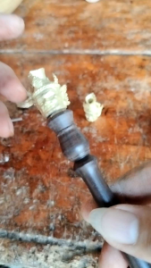 ไม่เจิมไม้จานไม้ครูไม้พยุงไม้มงคลเศียรพ่อแก่ถอดได้ใส่มวลสารได้นิดหน่อย ความยาว 8 นิ้วเศียรผ่านพิธีปลุกเสกแล้ว