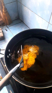 kerupuk seblak  rafaell / kerupuk seblak rafael mentah/ kerupuk pedo mentah / kerupuk mawar mentah