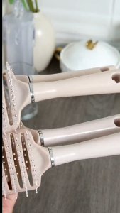 🇲🇾Readystock🇲🇾 rib styling comb 排骨造型梳子 Curved Fluffy Hair 马卡龙大弯蓬松梳子Curved Massage Comb Large Bristle Curly Hair Hollow