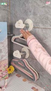 云朵晒衣架收纳 (1套2个) Cloud Clothes Rack Storage 家里衣架多的🤭,可以试试这个可伸缩的衣架收纳架👍🏻,衣架好拿好放✨,阳台再也不会乱糟糟了#伸缩衣架收纳架 # #好物推荐🔥