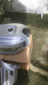 TANGKI BENSIN HONDA GL 100 GL 125 TENGKI IMPOR PRES PABRIKA SET COVER AKI SEPASANG SUDAH ADA STRIPINGNYA ILLEGAN CLASSIC