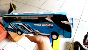 Mobil Mainan Miniatur Bus Aria Surya & Mobil Bus Telolet Basuri