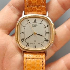 นาฬิกาญี่ปุ่นมือสอง Vintage Citizen ตัวเรือนสี่เหลี่ยม หน้าโรมัน เรียบหรู สภาพสวย กระจกสวยใส ระบบควอตซ์ สายหนังงูทะเลแท้