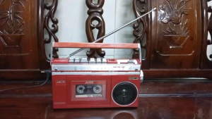 Cassette mini Victor RC-S11 màu đỏ nguyên bản còn rất đẹp như hình.