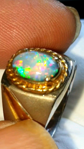 Cincin Batu Kalimaya & Kristal Banten: Desain Elegan dan Aksesori Perhiasan Wanita