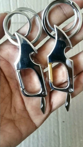 Gantungan Kunci Carabiner Multifungsi - Pisau Mini Pembuka Botol dan Karabiner