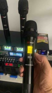 Micro karaoke không dây Gutin GMS-122 - Hàng chính hãng Gutin Đức(Có cảm biến tự ngăt 4 tay mic bắt sóng xa chống hú rít)