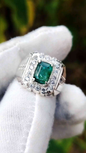 Natural Colombia Emerald 2.10 carat silver handmade ring