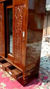 Lemari Pakaian 3 Pintu Sliding Laci Kayu Jati 1Rak 2 Gantung/trinityjayafurniture