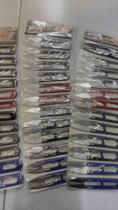 กรรไกรตัดขี้ด้าย 12 ชิ้น สีคละ แข็งแรง คม ใช้งานง่าย